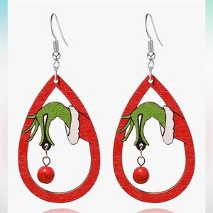 🆕 grinch earrings